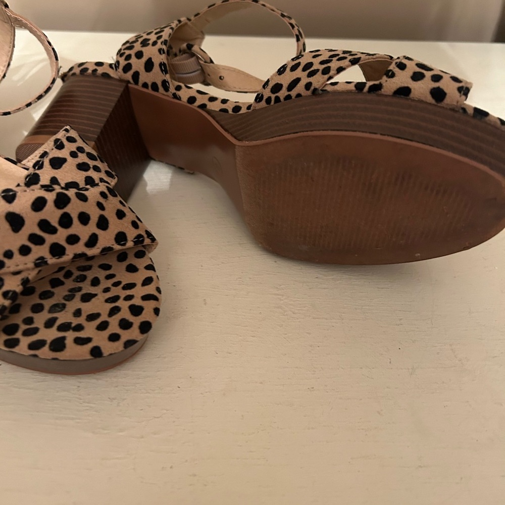 Size 8 - Picture 2 of 2